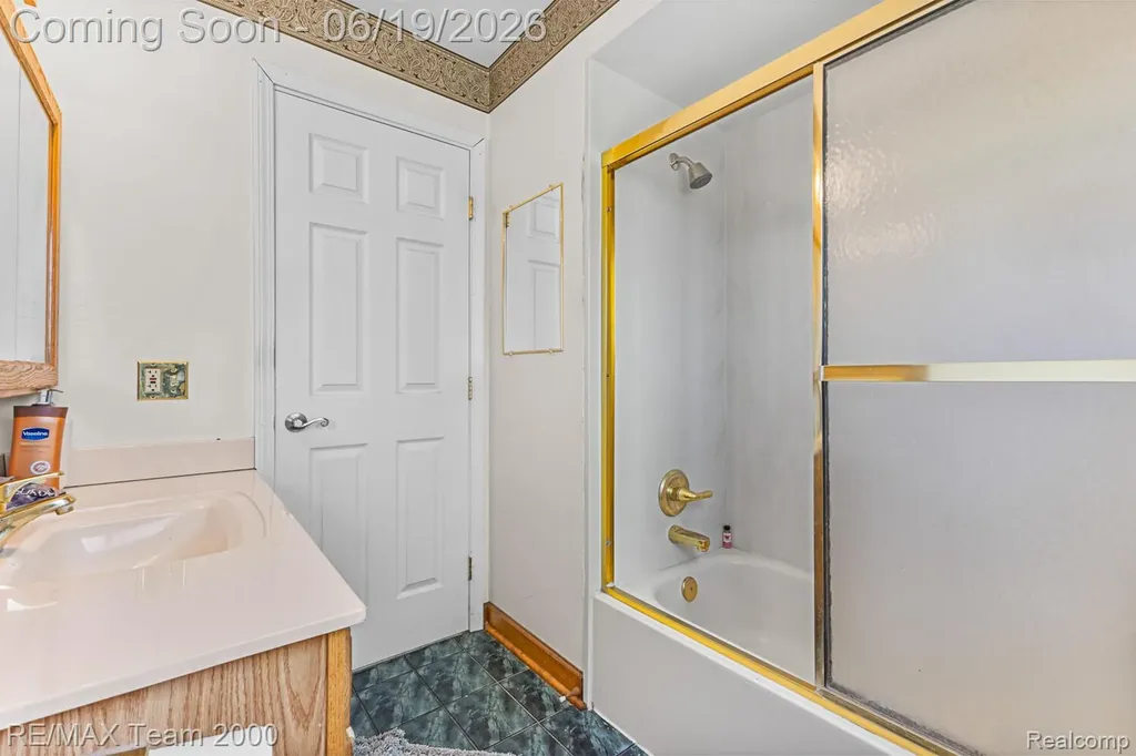18533 Matthew Drive Clinton Charter Township MI 48035