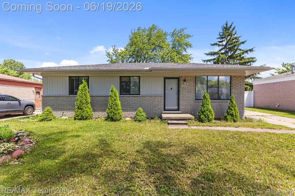 18533 Matthew Drive Clinton Charter Township MI 48035