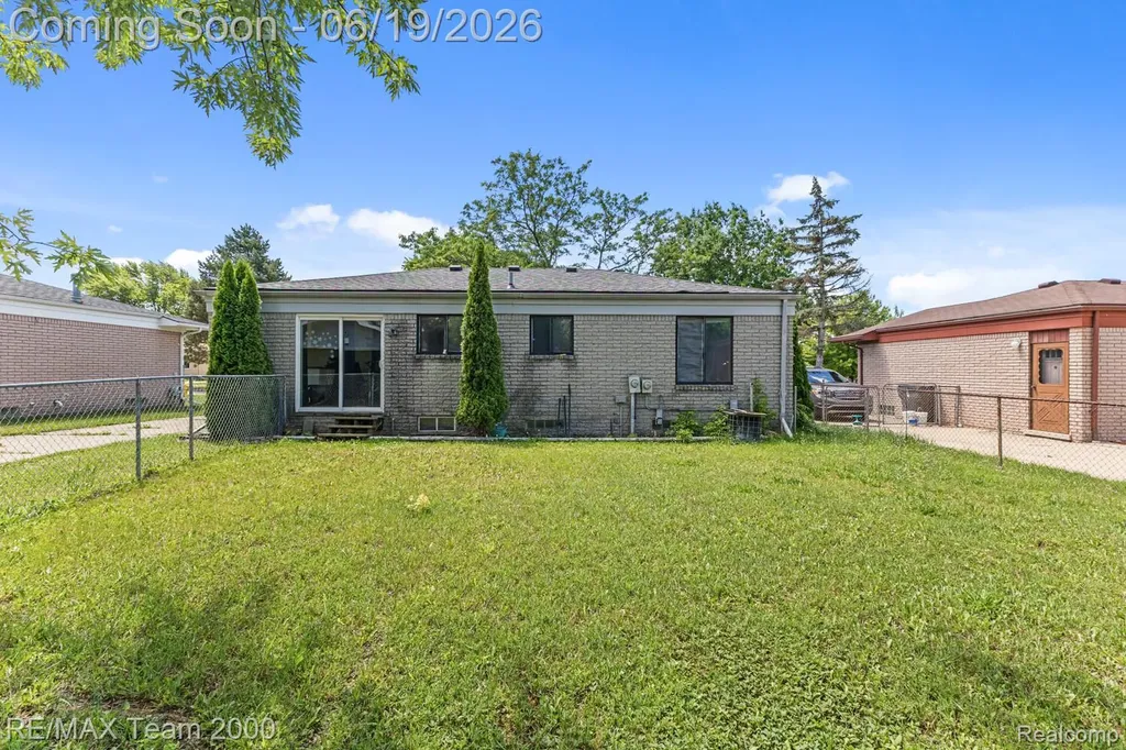18533 Matthew Drive Clinton Charter Township MI 48035