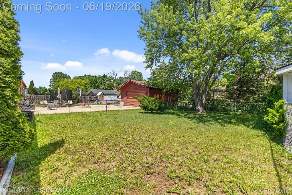18533 Matthew Drive Clinton Charter Township MI 48035