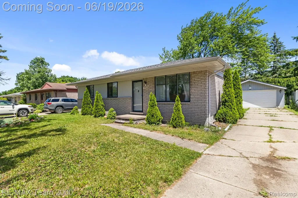 18533 Matthew Drive Clinton Charter Township MI 48035
