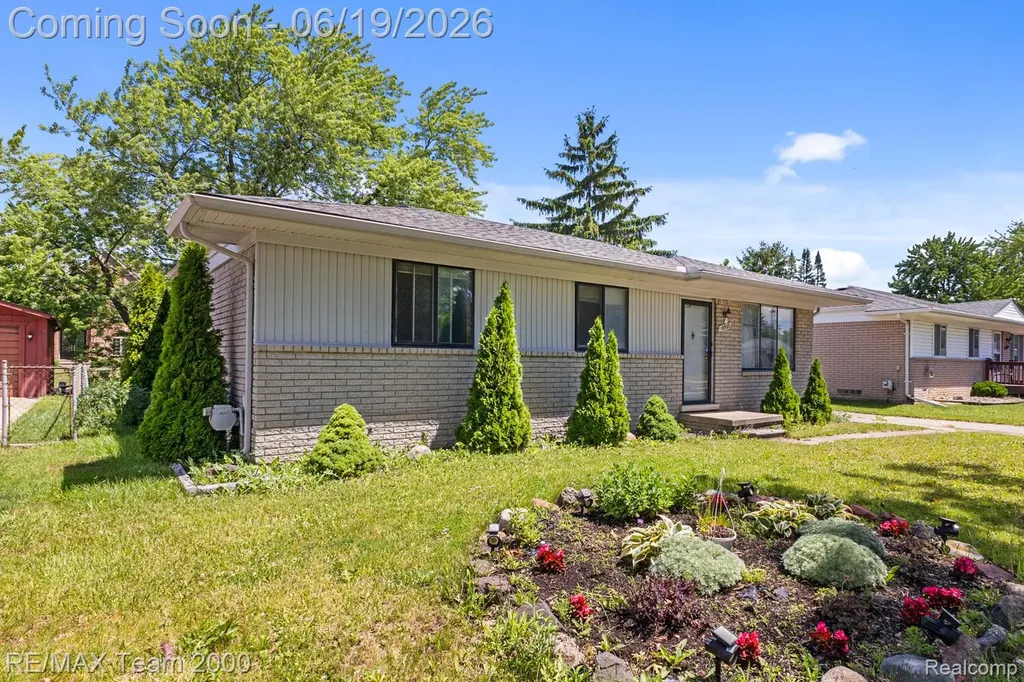 18533 Matthew Drive Clinton Charter Township MI 48035