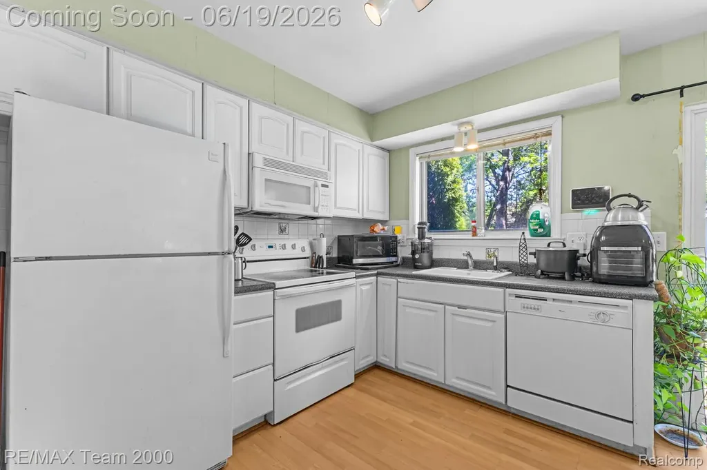 18533 Matthew Drive Clinton Charter Township MI 48035