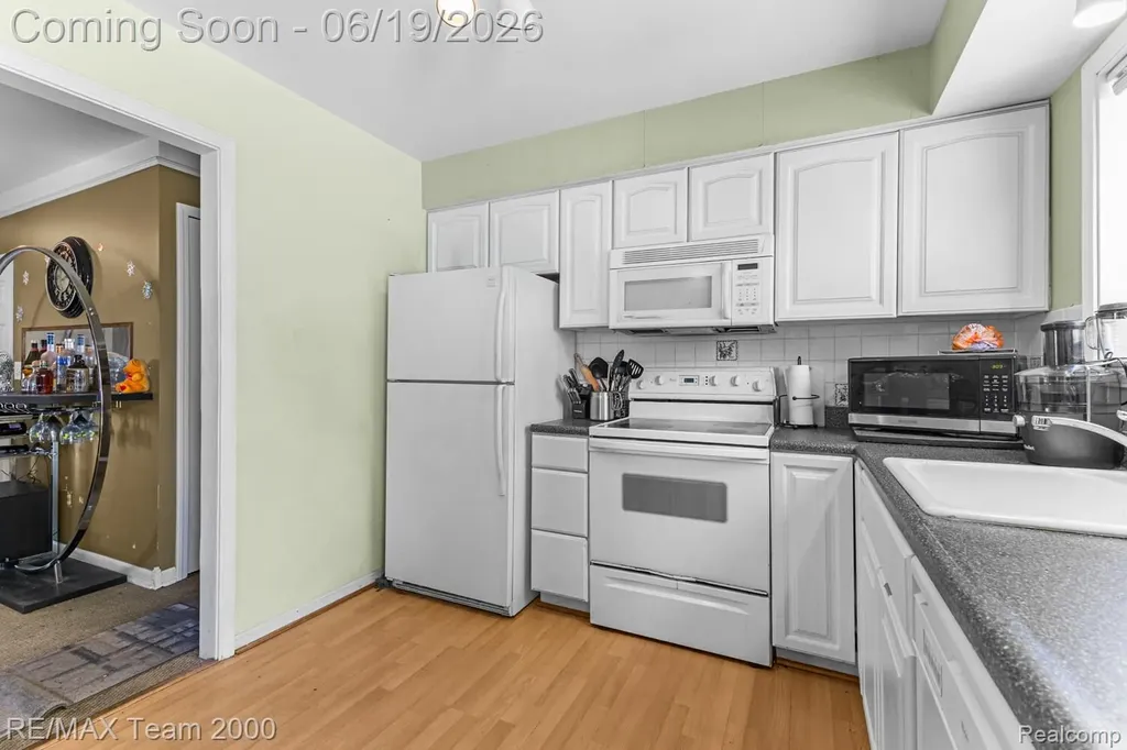 18533 Matthew Drive Clinton Charter Township MI 48035