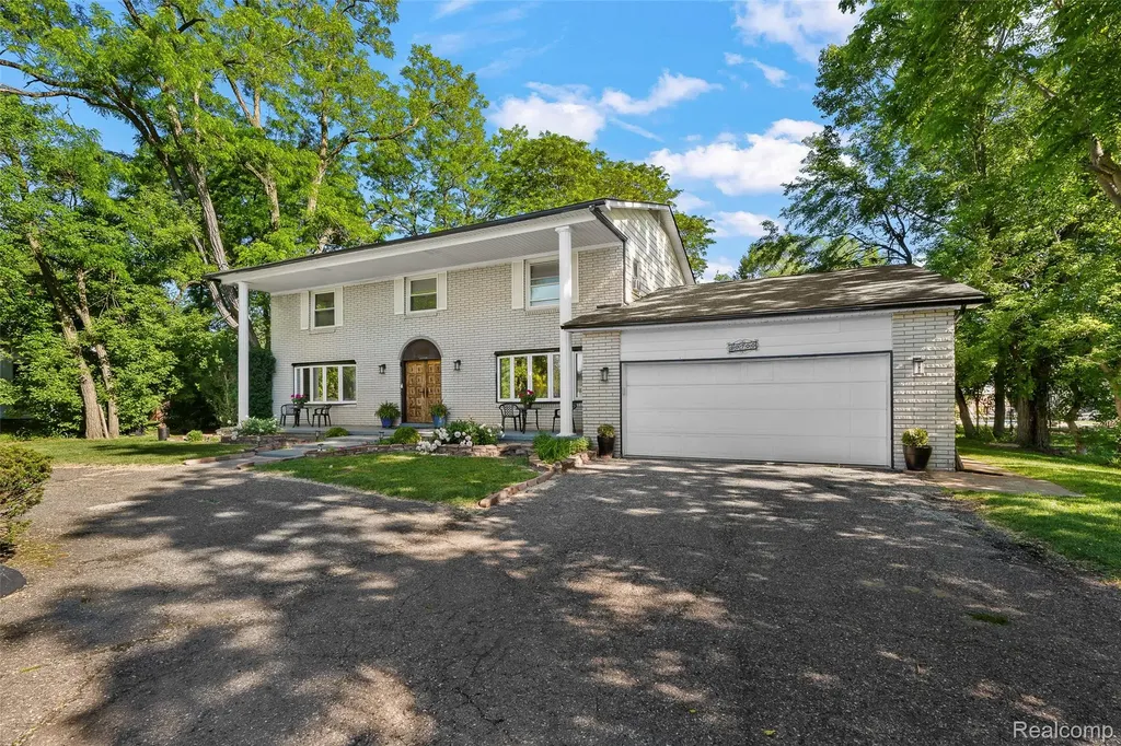 28700 W 14 Mile Road West Bloomfield Charter Township MI 48322