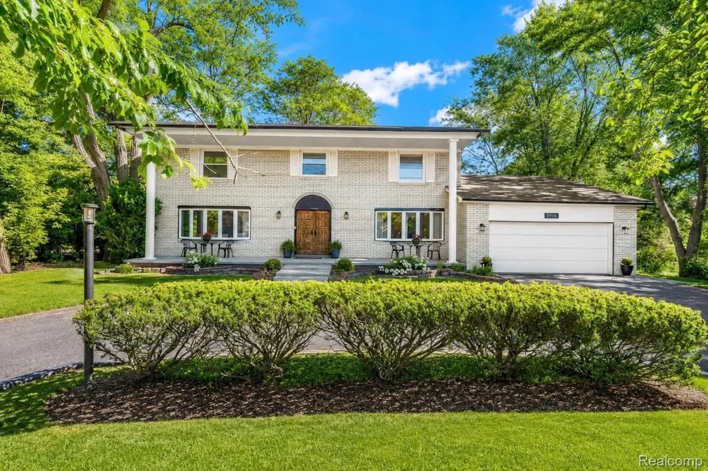 28700 W 14 Mile Road West Bloomfield Charter Township MI 48322
