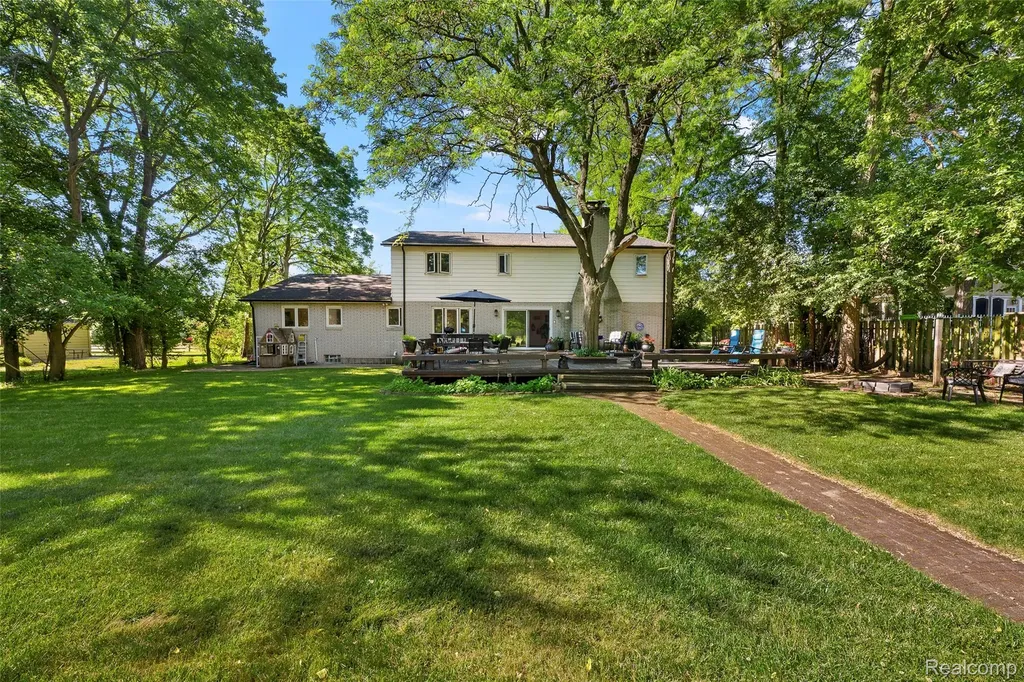 28700 W 14 Mile Road West Bloomfield Charter Township MI 48322