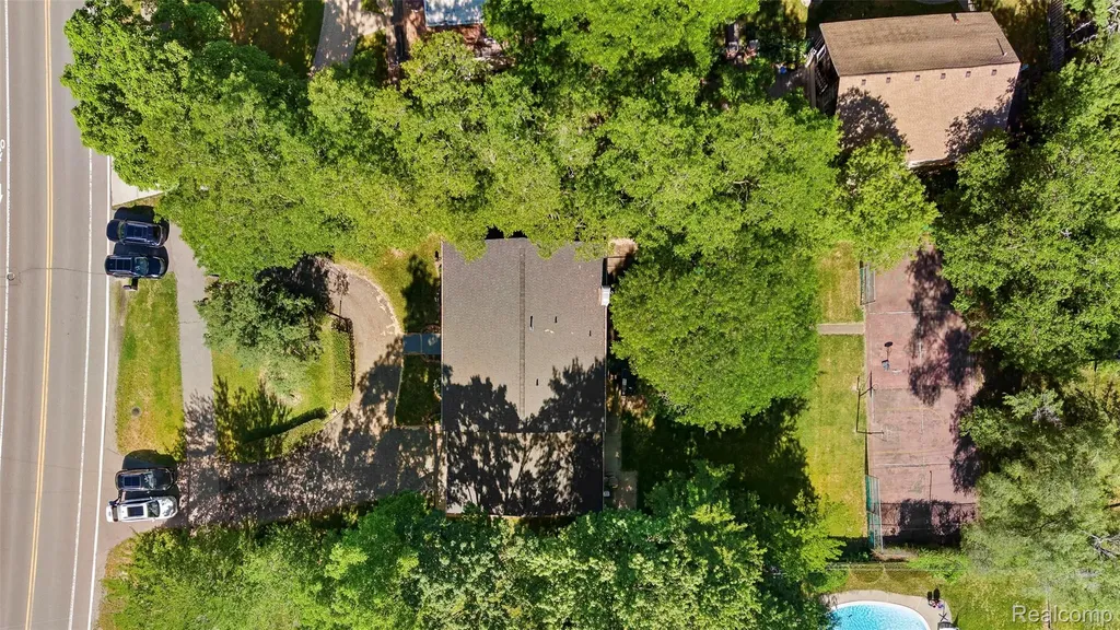 28700 W 14 Mile Road West Bloomfield Charter Township MI 48322
