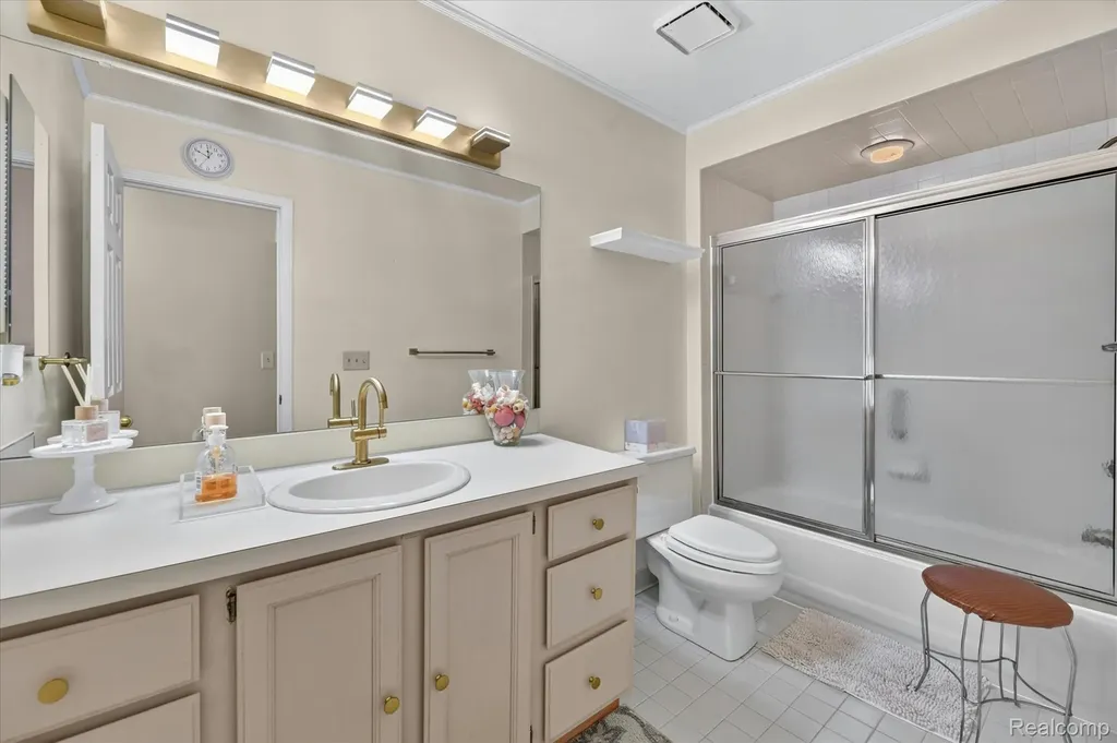 6407 Western Way Flint Charter Township MI 48532