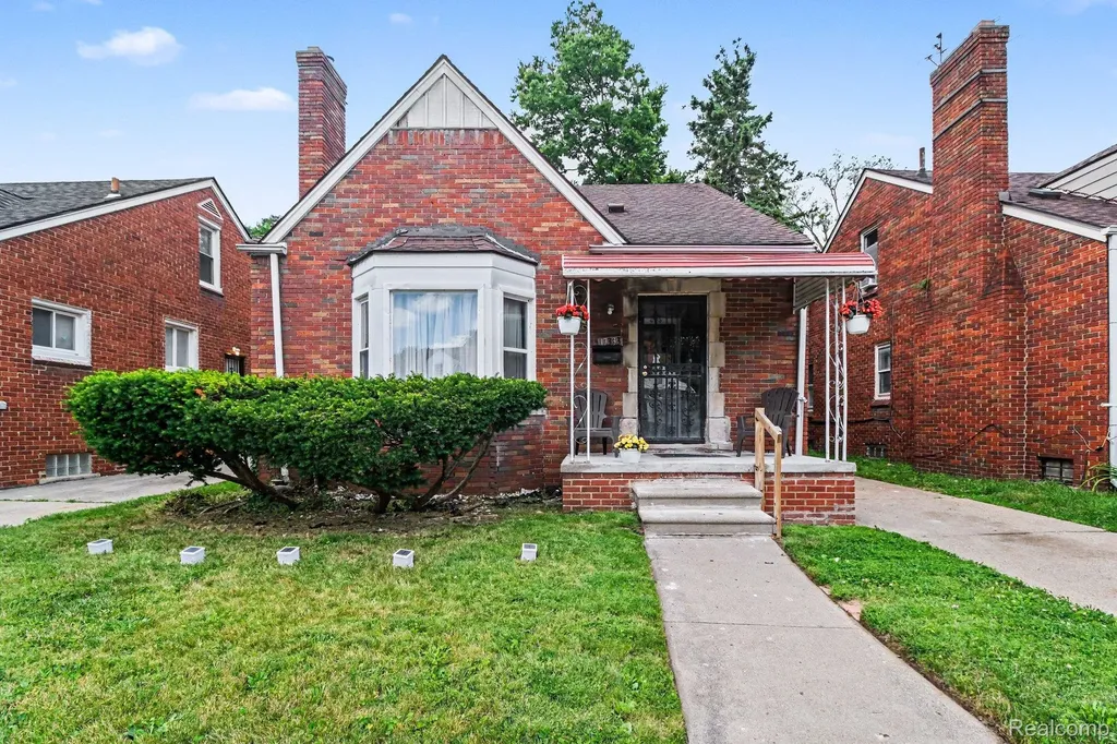 17333 Mansfield Street Detroit City MI 48235