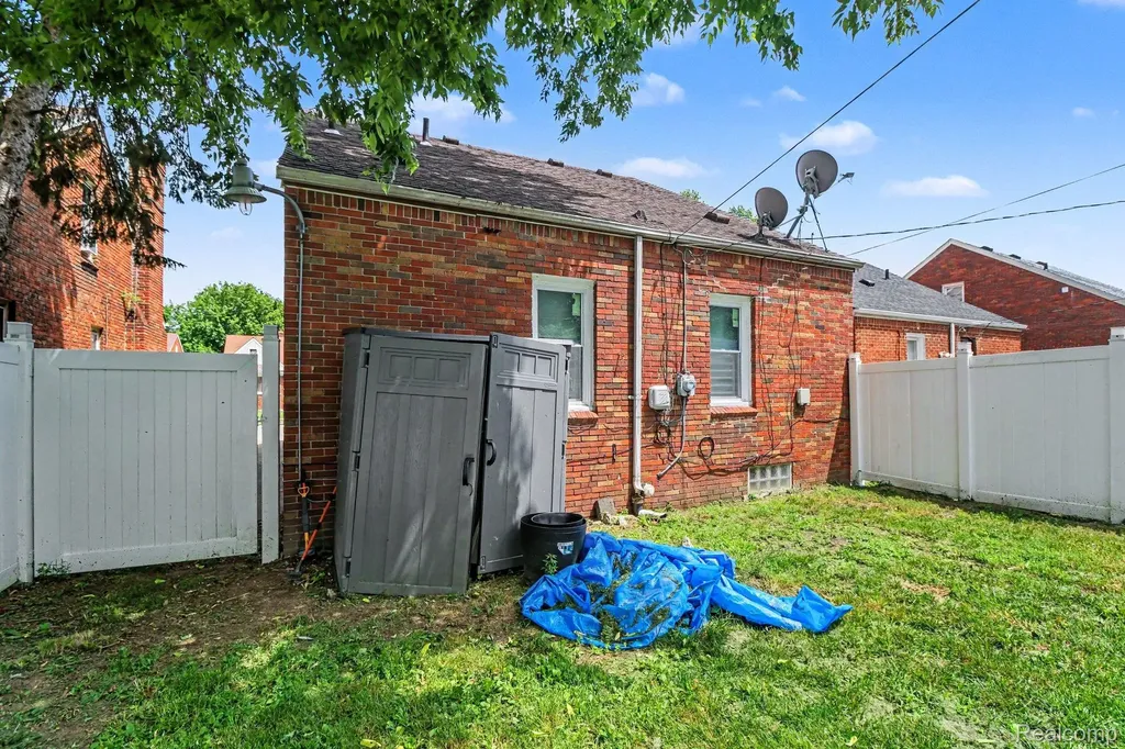17333 Mansfield Street Detroit City MI 48235