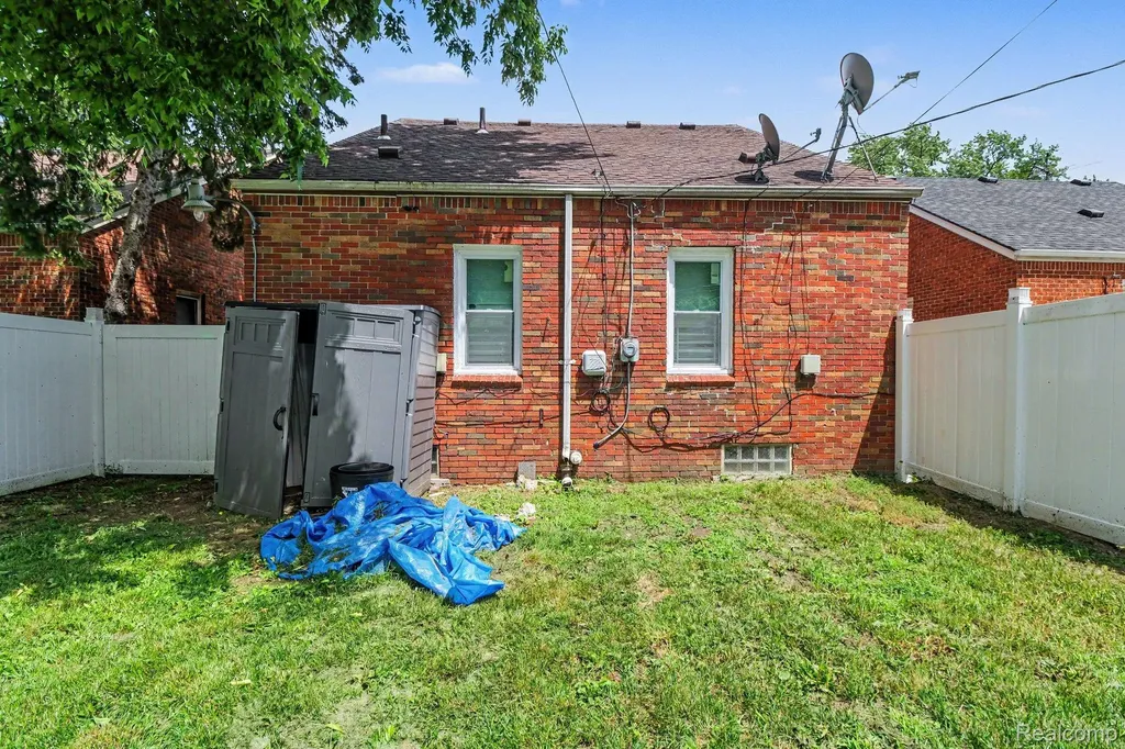 17333 Mansfield Street Detroit City MI 48235