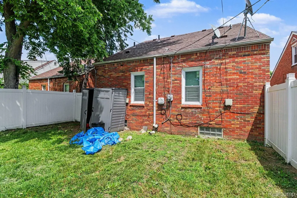 17333 Mansfield Street Detroit City MI 48235