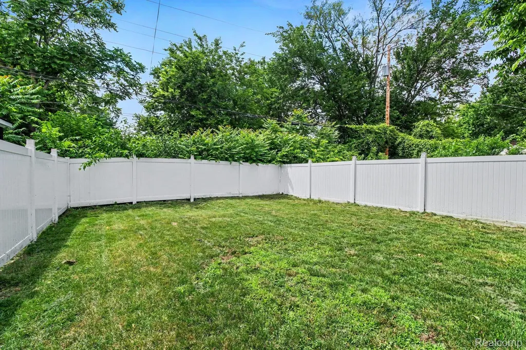 17333 Mansfield Street Detroit City MI 48235
