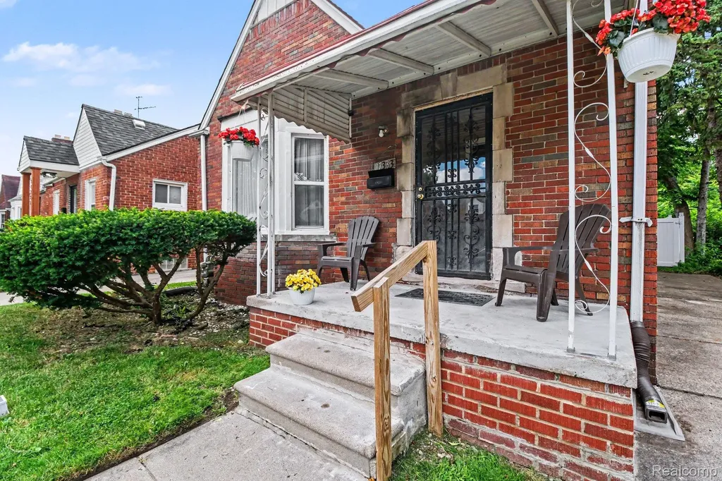 17333 Mansfield Street Detroit City MI 48235