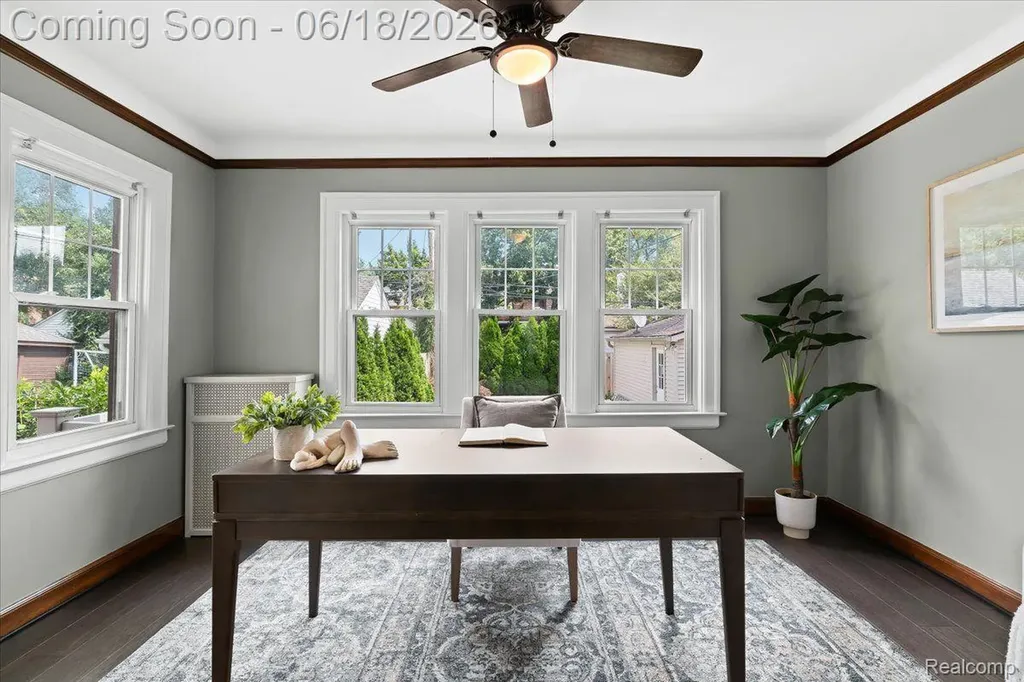 312 Mckinley Avenue Grosse Pointe Farms City MI 48236