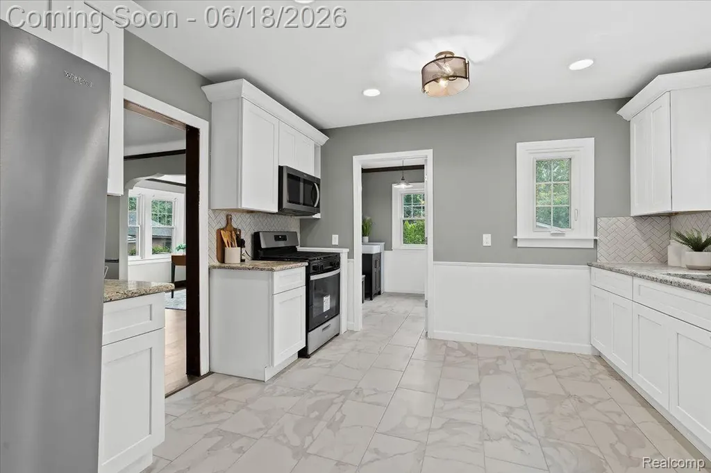 312 Mckinley Avenue Grosse Pointe Farms City MI 48236