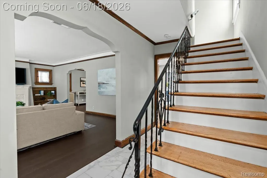 312 Mckinley Avenue Grosse Pointe Farms City MI 48236