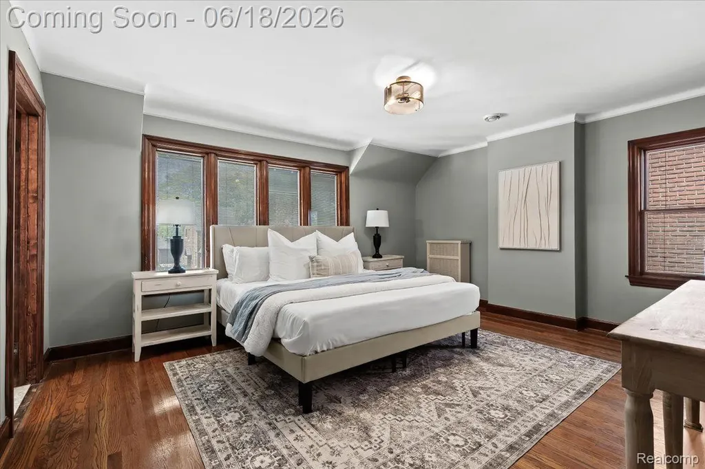 312 Mckinley Avenue Grosse Pointe Farms City MI 48236