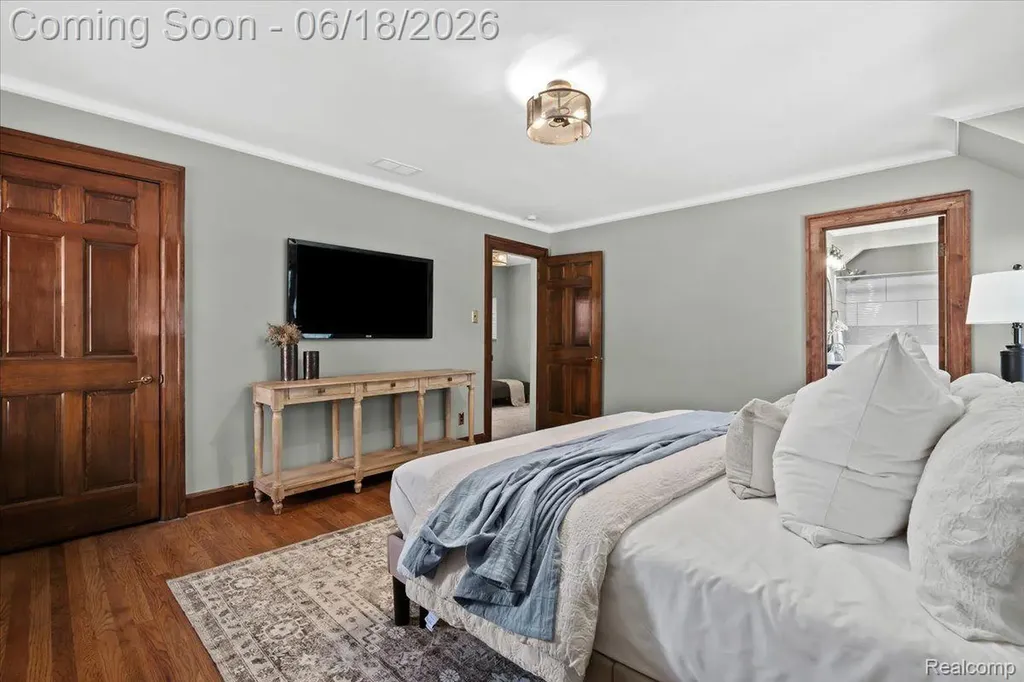 312 Mckinley Avenue Grosse Pointe Farms City MI 48236