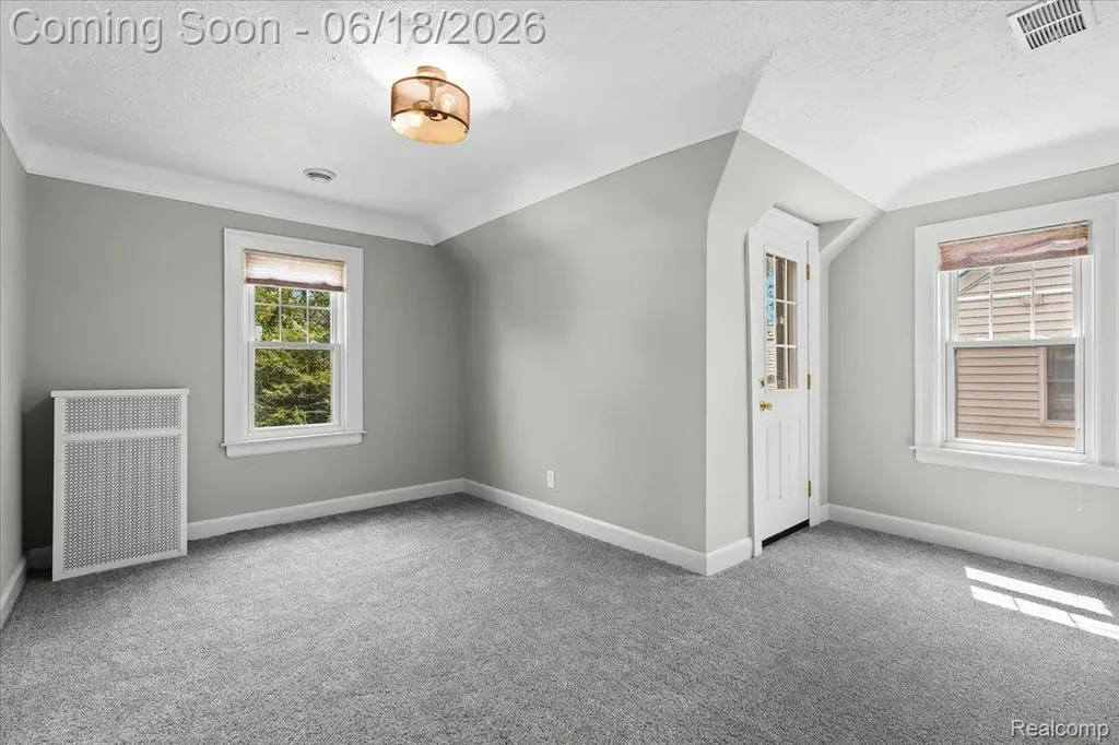 312 Mckinley Avenue Grosse Pointe Farms City MI 48236