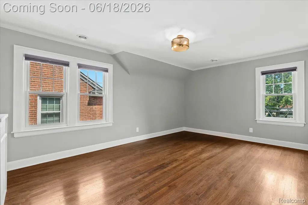 312 Mckinley Avenue Grosse Pointe Farms City MI 48236