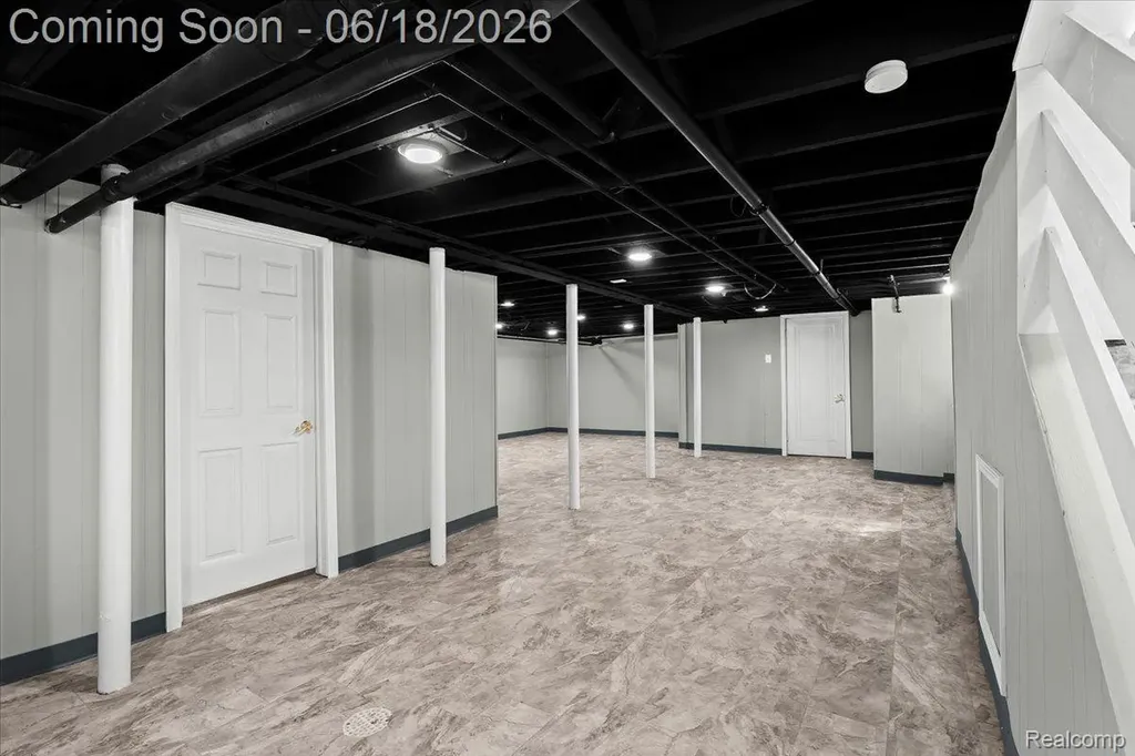 312 Mckinley Avenue Grosse Pointe Farms City MI 48236