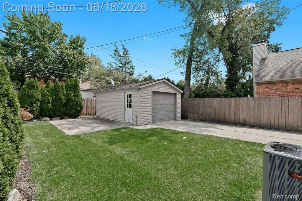 312 Mckinley Avenue Grosse Pointe Farms City MI 48236