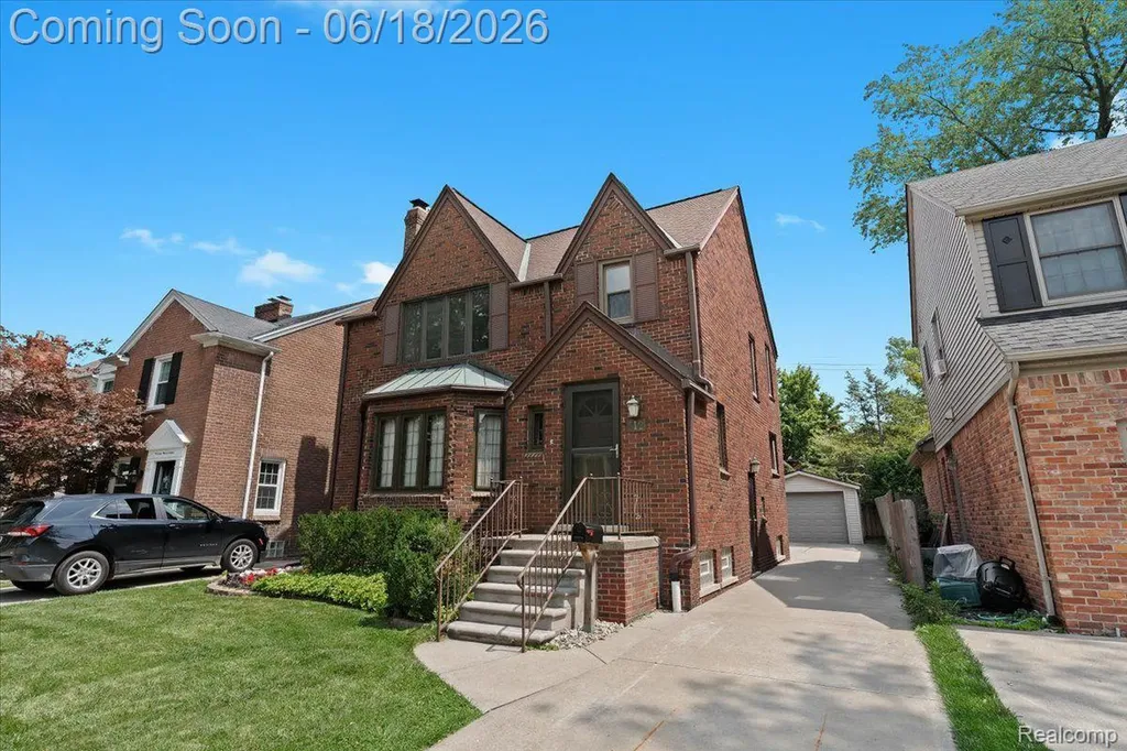 312 Mckinley Avenue Grosse Pointe Farms City MI 48236