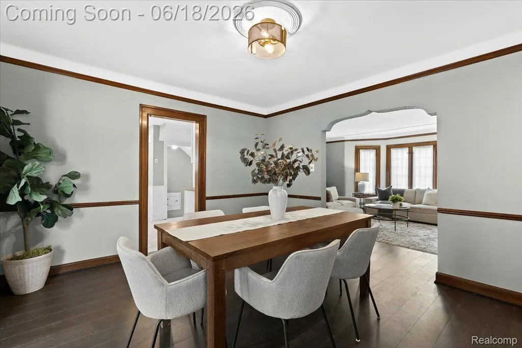 312 Mckinley Avenue Grosse Pointe Farms City MI 48236