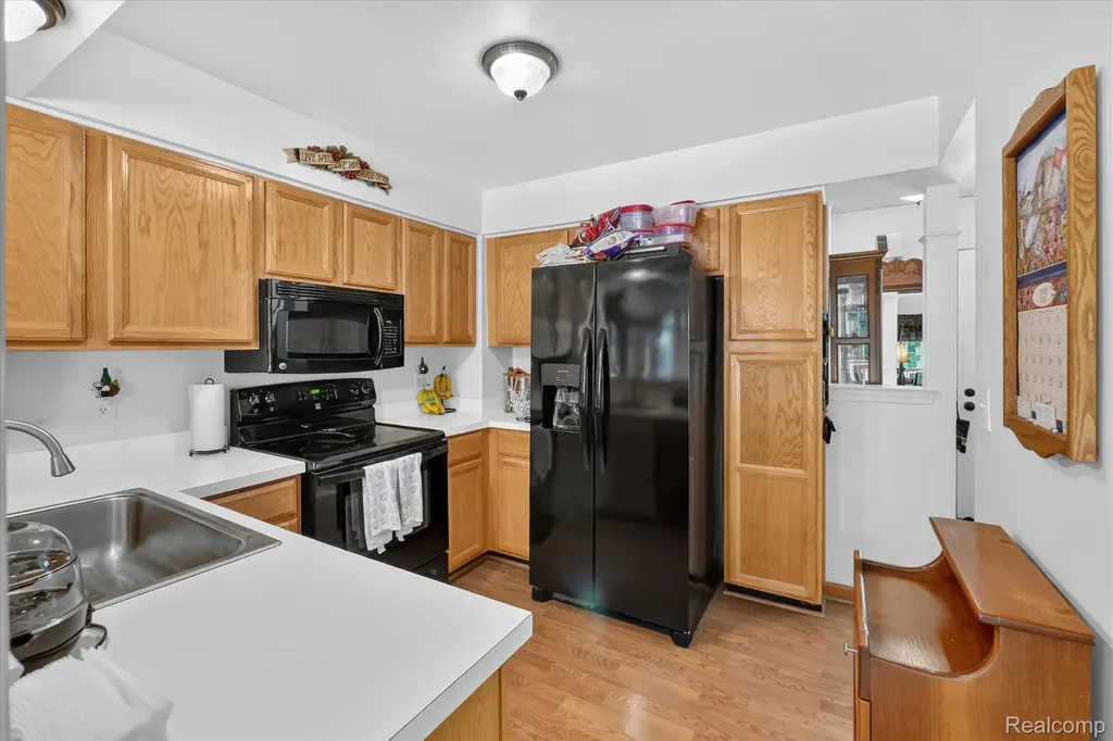 7866 Rivergate Drive Westland City MI 48185