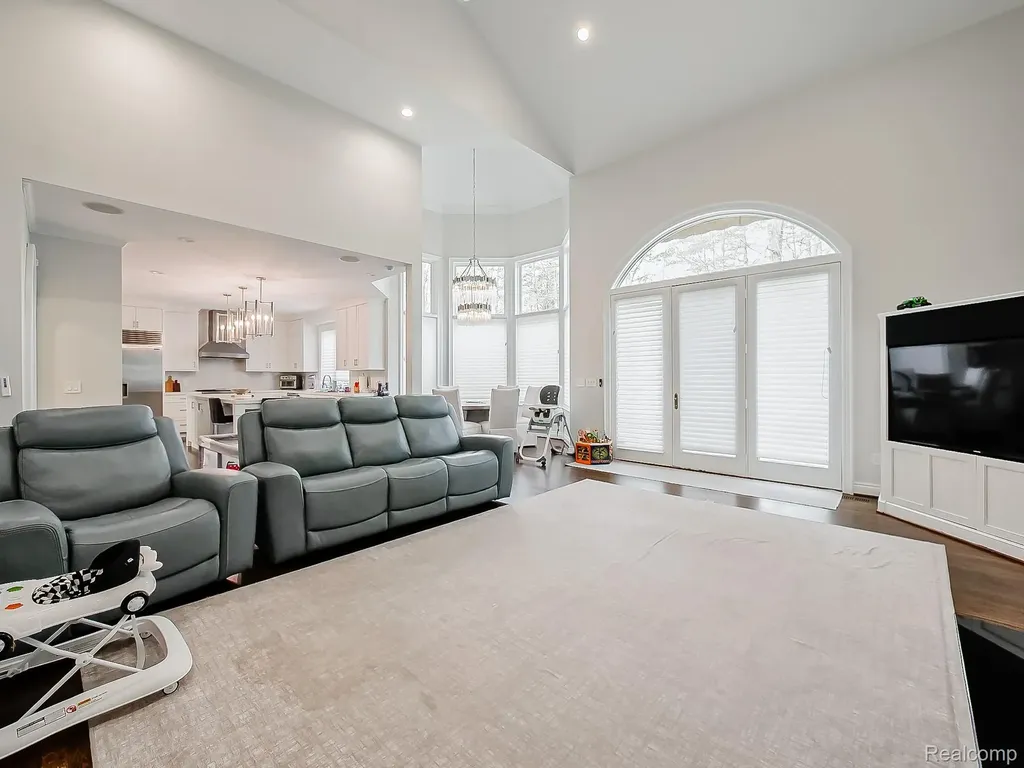 3586 Walnut Brook Drive Rochester Hills City MI 48309