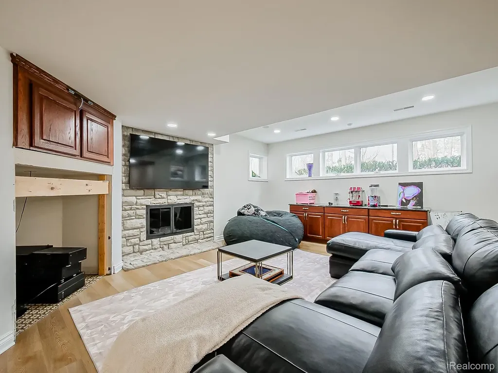 3586 Walnut Brook Drive Rochester Hills City MI 48309