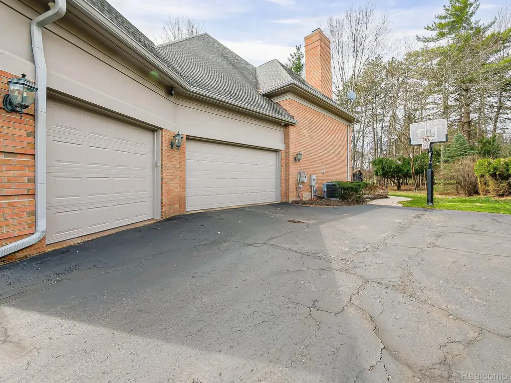 3586 Walnut Brook Drive Rochester Hills City MI 48309
