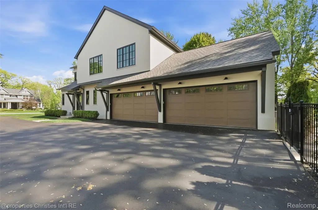 1551 Lakeside Drive Birmingham City MI 48009