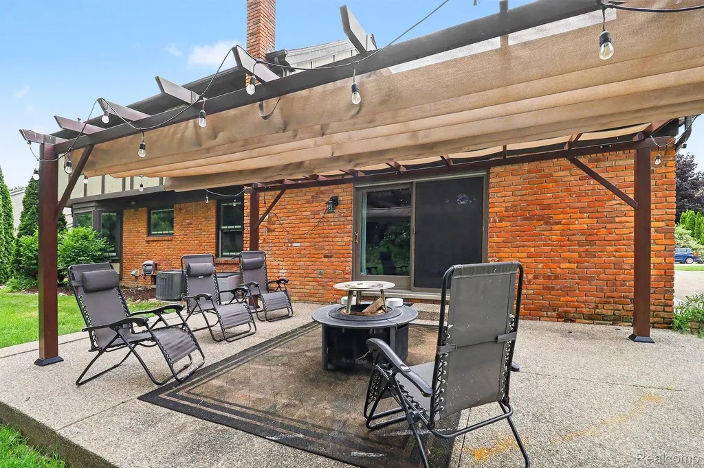 20145 Woodbend Drive Northville Township MI 48167