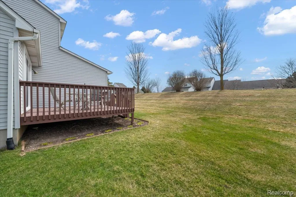 734 Challenging Trail South Lyon City MI 48178