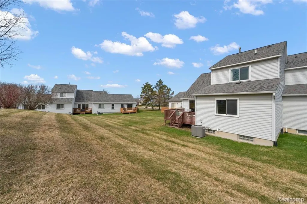 734 Challenging Trail South Lyon City MI 48178