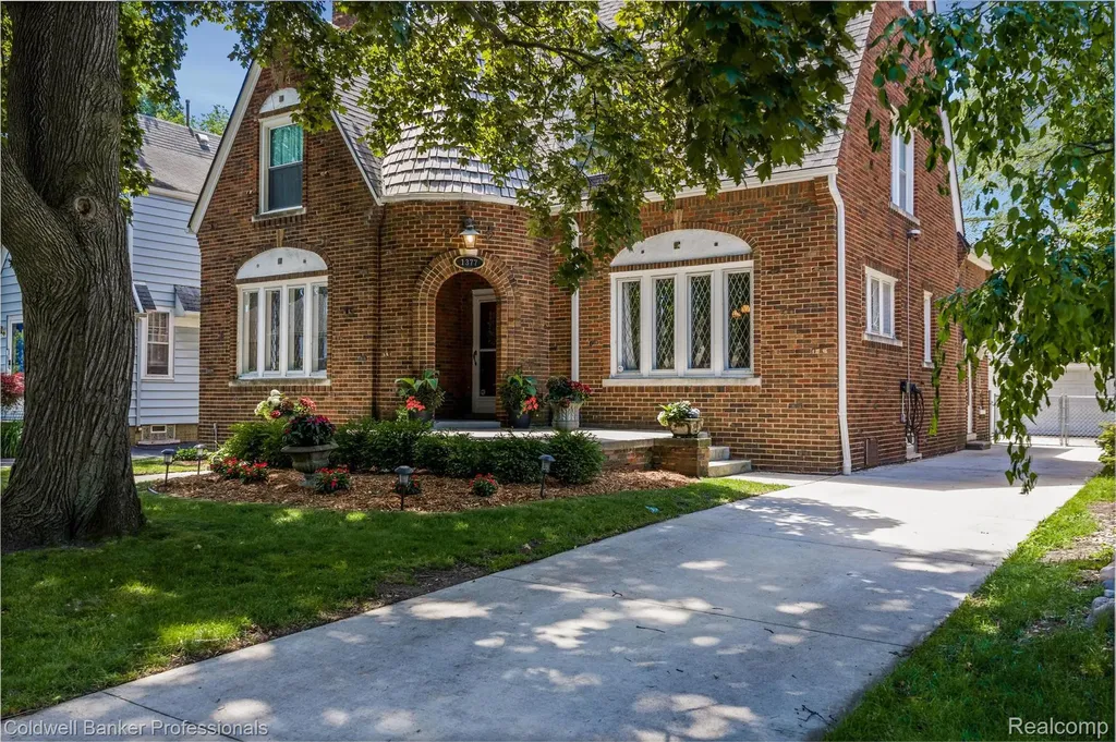 1377 Harvard Road Grosse Pointe Park City MI 48230
