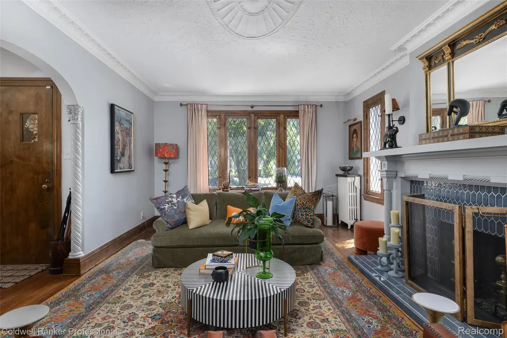 1377 Harvard Road Grosse Pointe Park City MI 48230