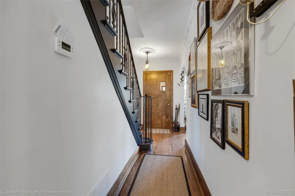 1377 Harvard Road Grosse Pointe Park City MI 48230