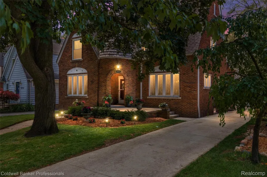1377 Harvard Road Grosse Pointe Park City MI 48230