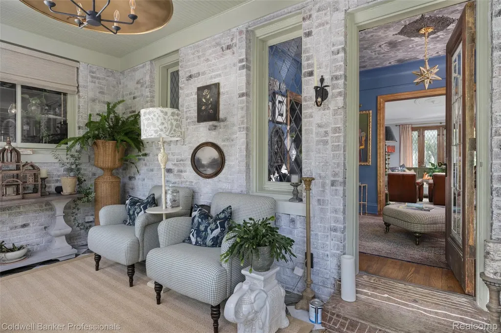 1377 Harvard Road Grosse Pointe Park City MI 48230