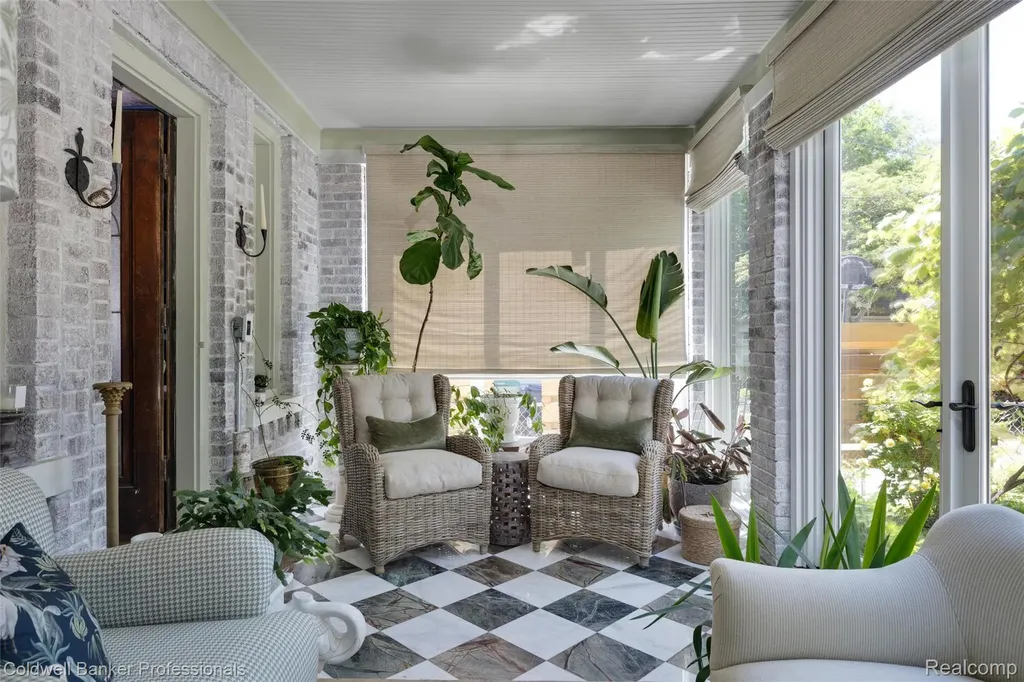 1377 Harvard Road Grosse Pointe Park City MI 48230