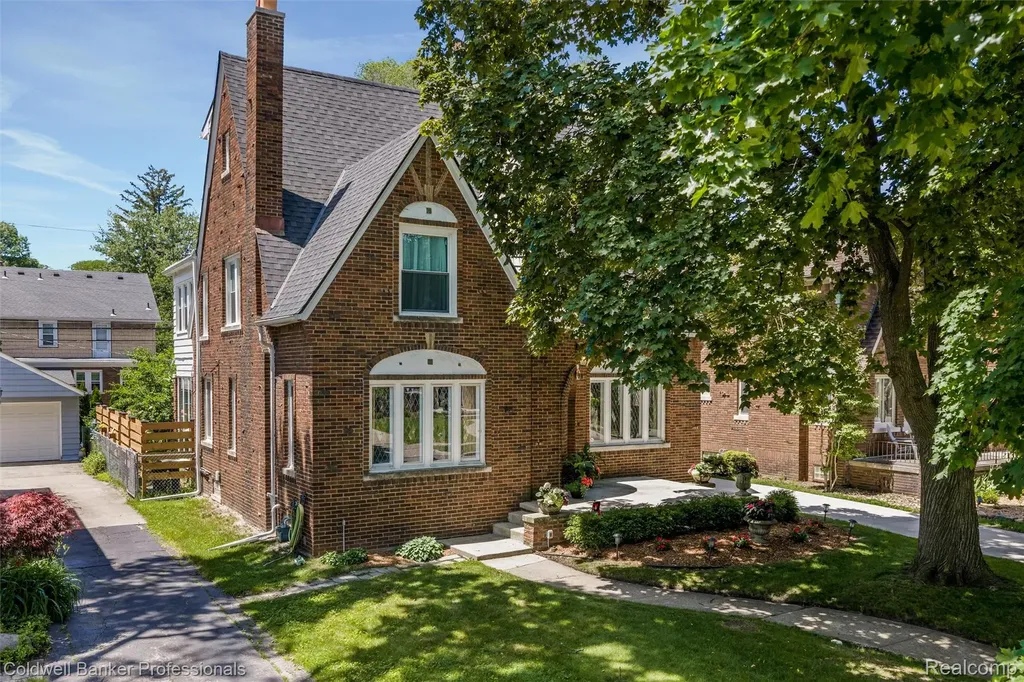 1377 Harvard Road Grosse Pointe Park City MI 48230