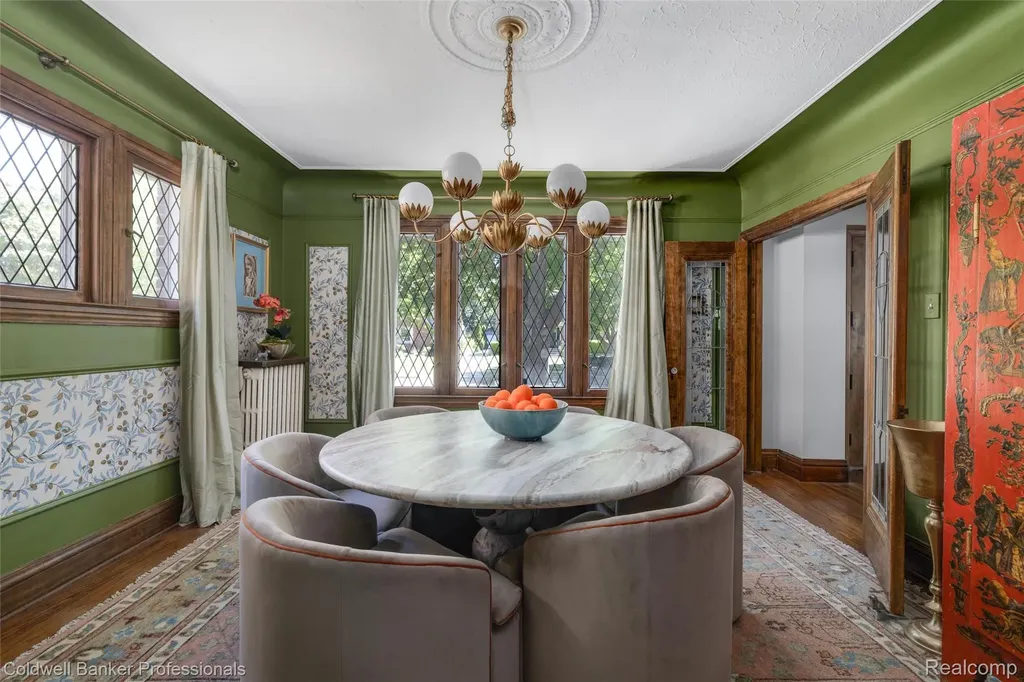 1377 Harvard Road Grosse Pointe Park City MI 48230