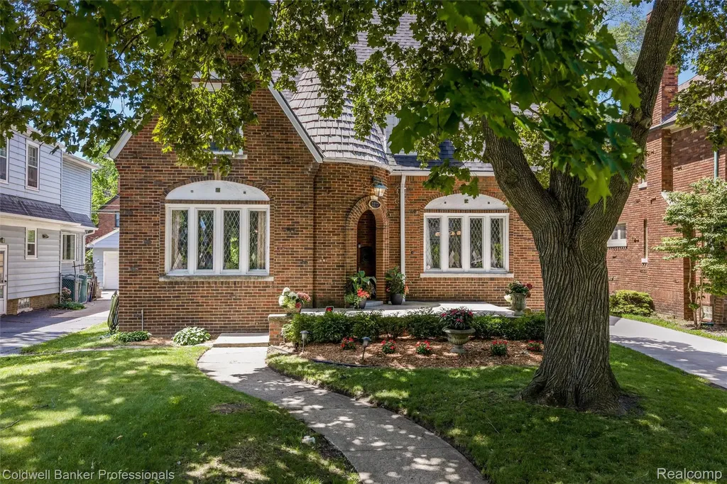 1377 Harvard Road Grosse Pointe Park City MI 48230