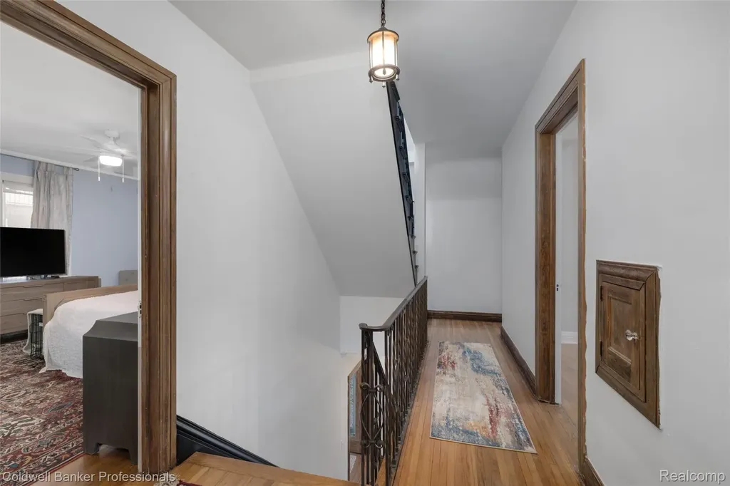 1377 Harvard Road Grosse Pointe Park City MI 48230