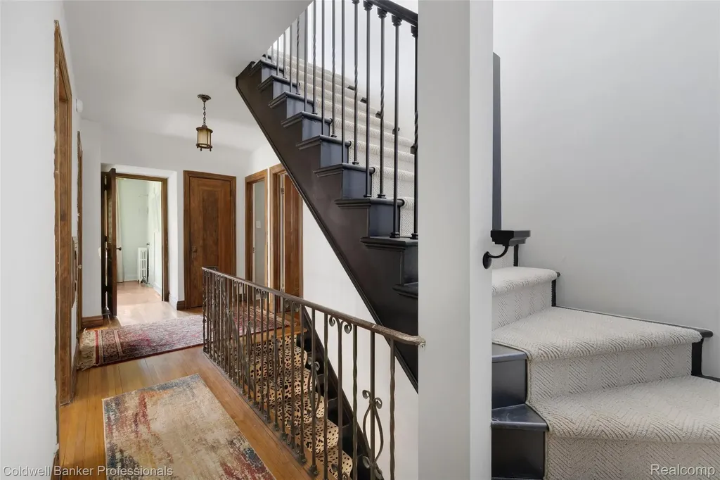 1377 Harvard Road Grosse Pointe Park City MI 48230