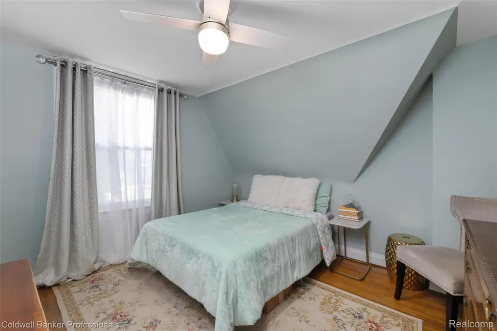 1377 Harvard Road Grosse Pointe Park City MI 48230